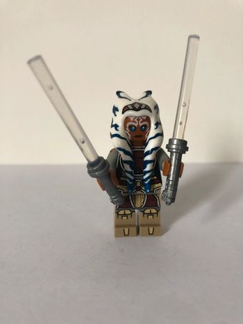 Figurine type lego Jedi Ashoka. Star Wars