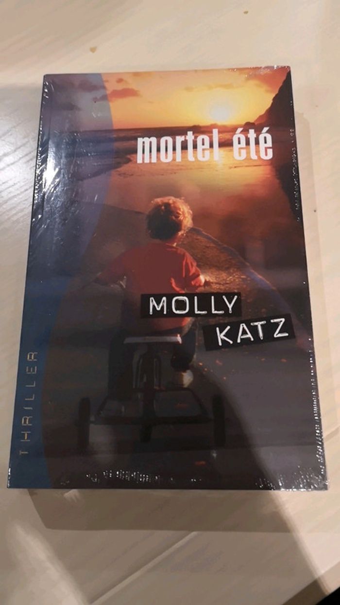 Livre neuf encore emballé