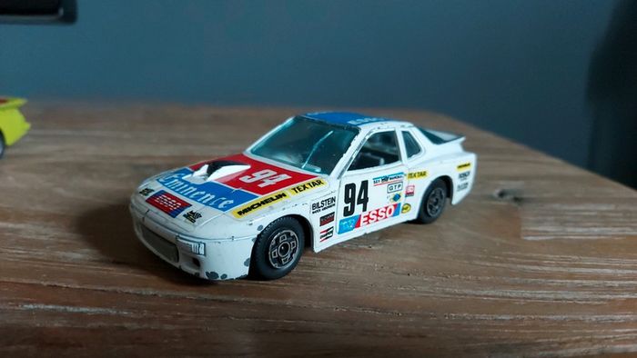 Porsche 924 turbo échelle 1:43 Burago