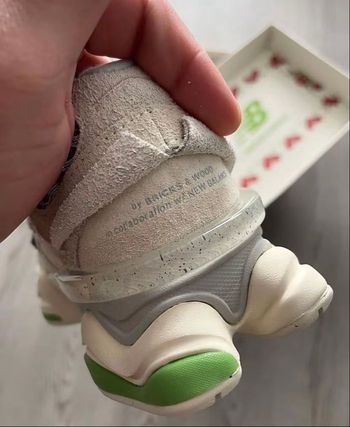 New Balance 9060 Bricks & Wood