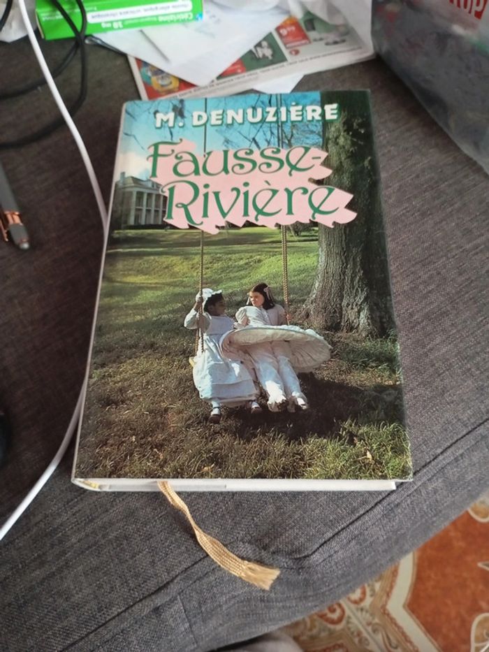 Livre . trilogie - photo numéro 2