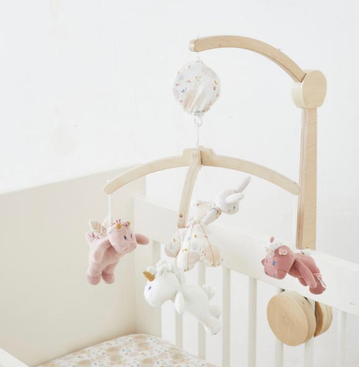 Mobile musical bras en bois Lina & Joy - NOUKIE 'S