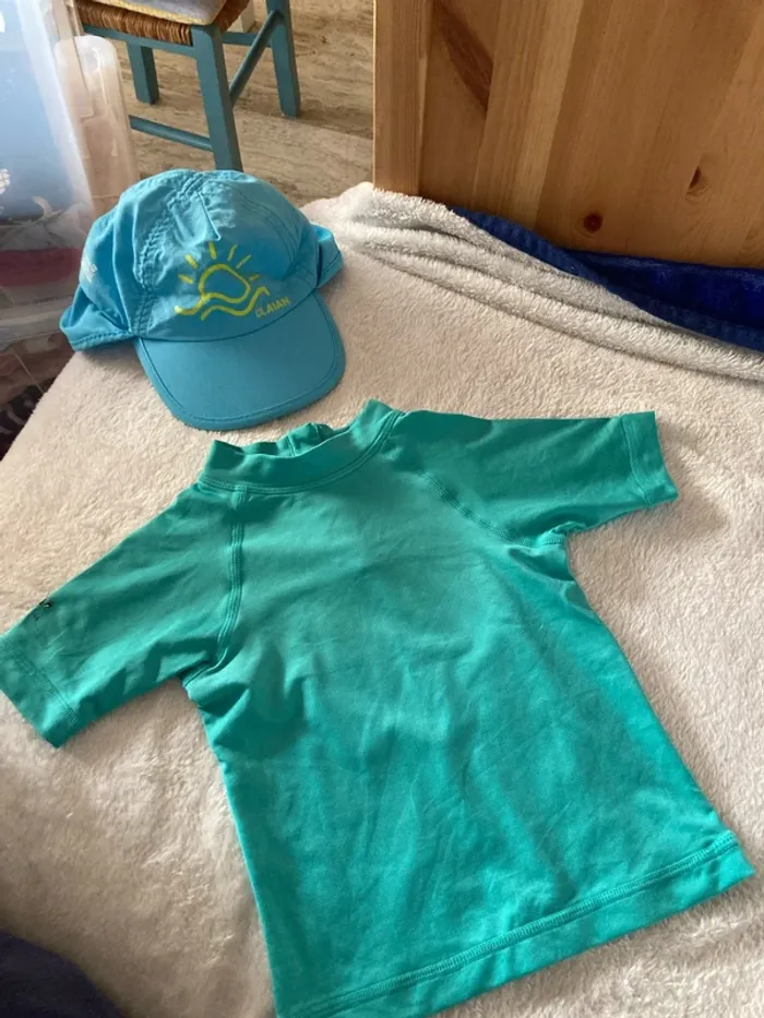T-shirt et casquette anti UV 6-12mois