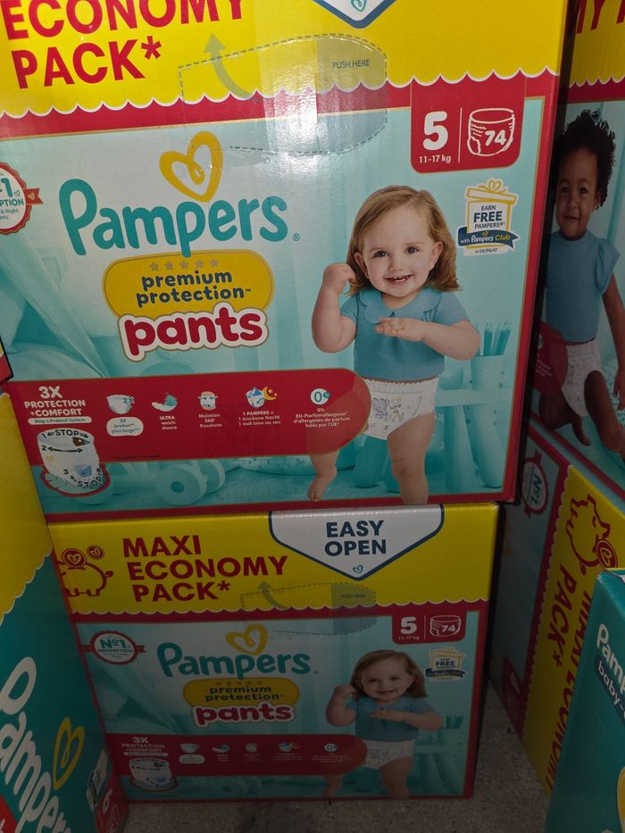 2 cartons pampers