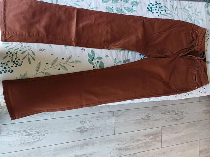 Lot pantalons 36 et un pantacourt burton camaïeu etam - photo numéro 4