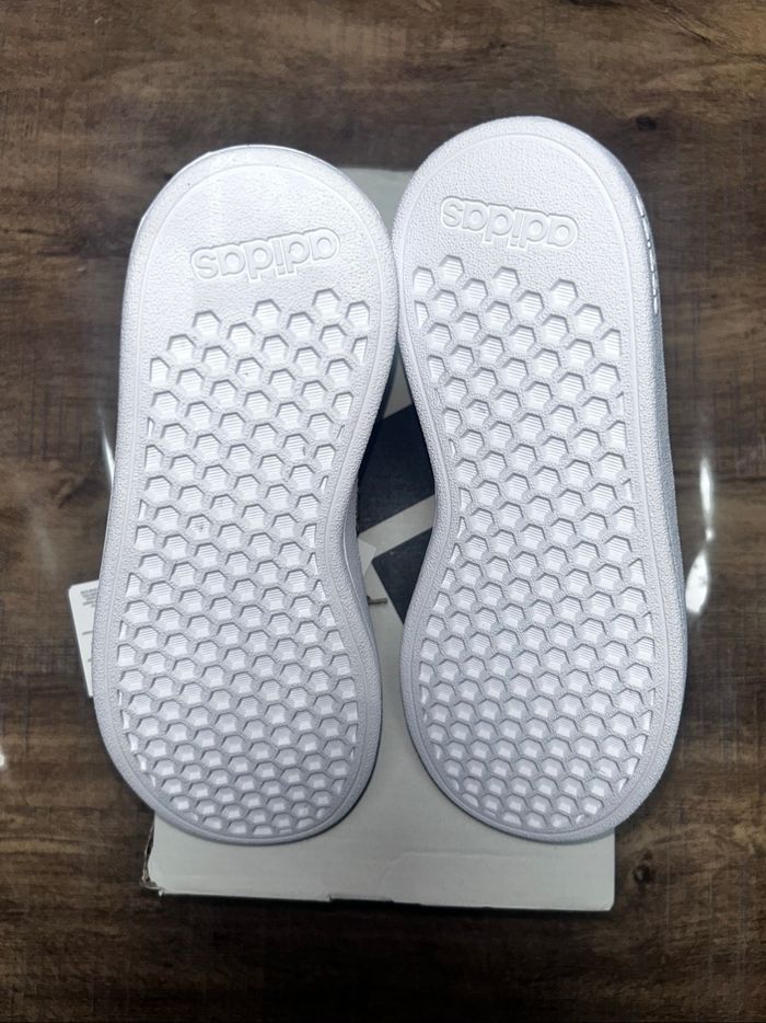 Baskets adidas neuf - photo numéro 5