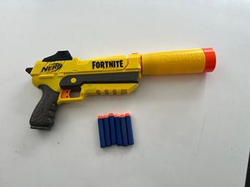 Pistolet blaster nerf fortnite