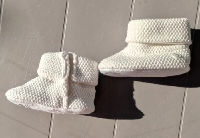 Chaussons en maille avec scratch TBE - photo numéro 2