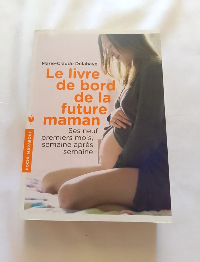 Livre de poche futur maman.