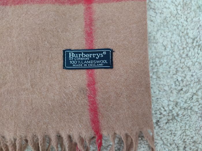 Écharpe Burberry vintage très bon état 100% laine - photo numéro 3