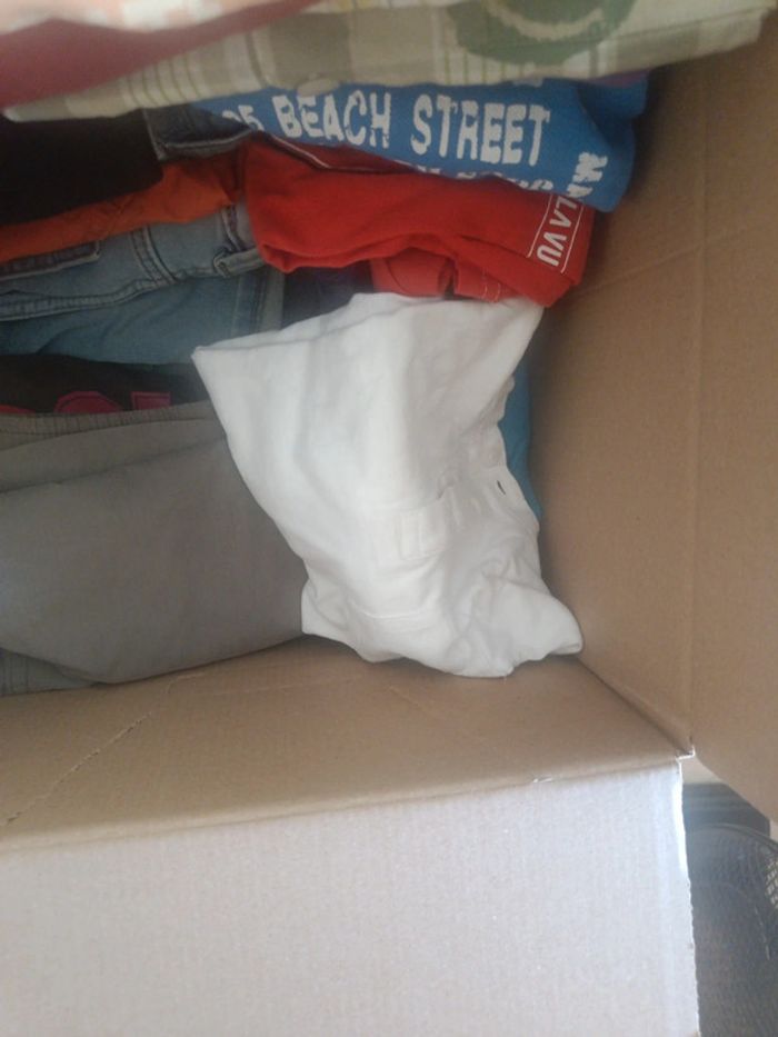 Gros carton de vetement enfant 5 6 ans multimarque - photo numéro 6