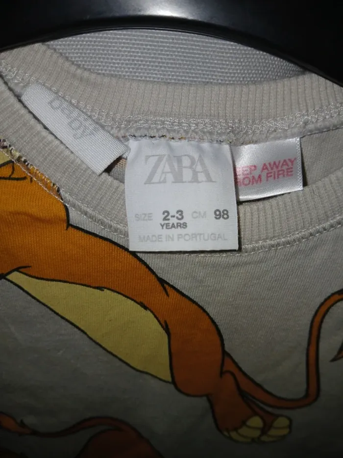 💚 T-shirt manches courtes Le roi lion x Zara taille 2/3 ans 98 cm. - photo numéro 2