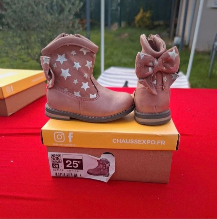 Bottines neuves taille 20
