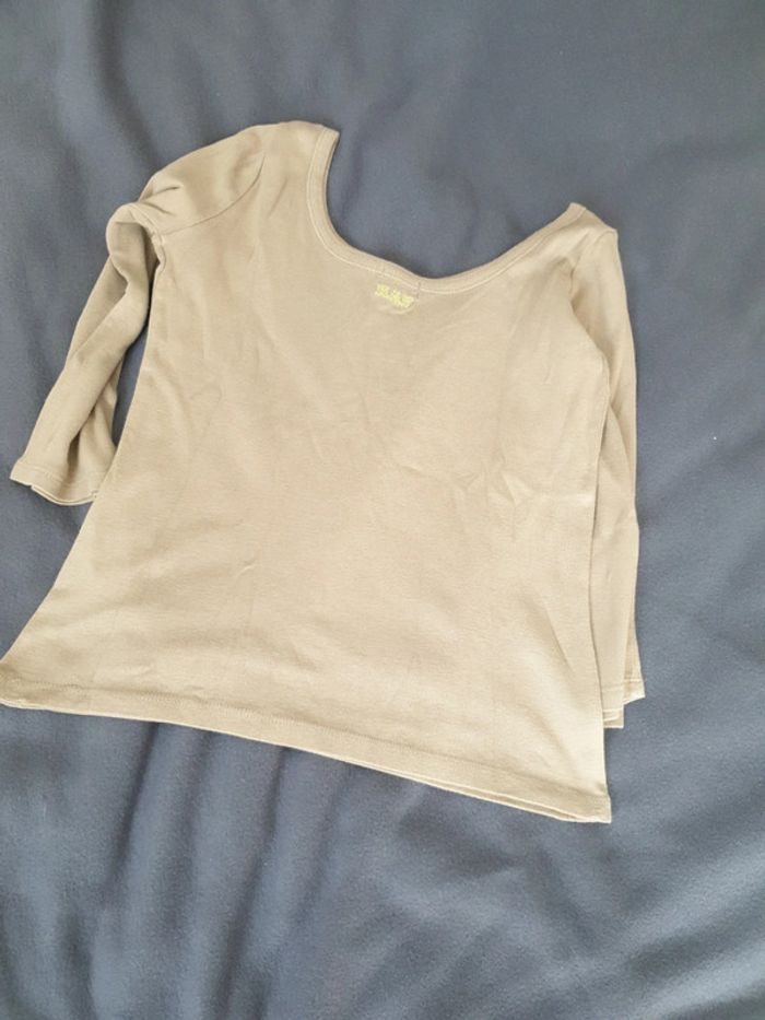 Haut Tee-shirt kaki col rond marque Naf Naf taille S - photo numéro 2