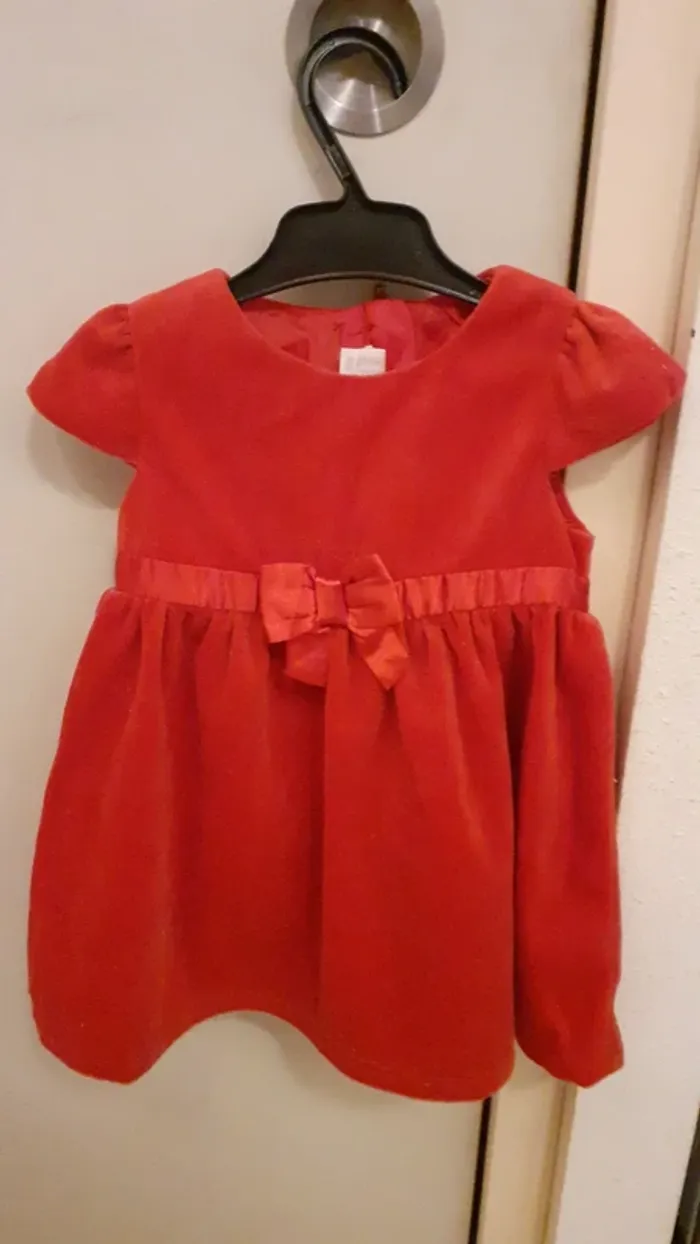 Robe en velours rouge