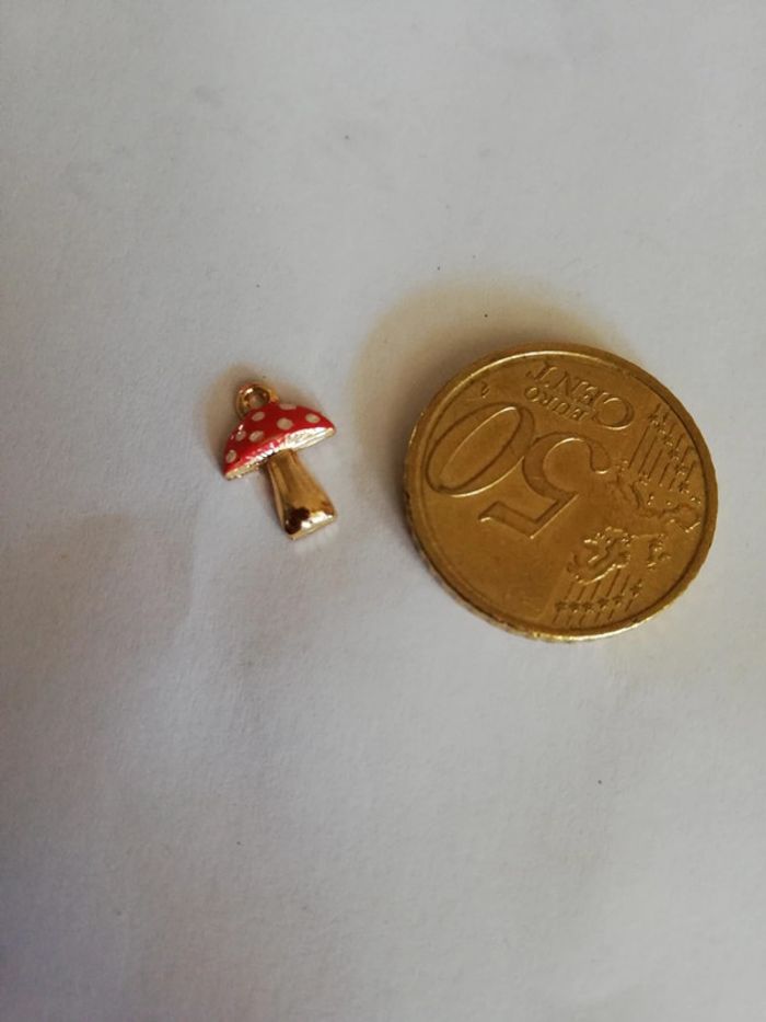 Ts joli pendentif neuf mini champignon