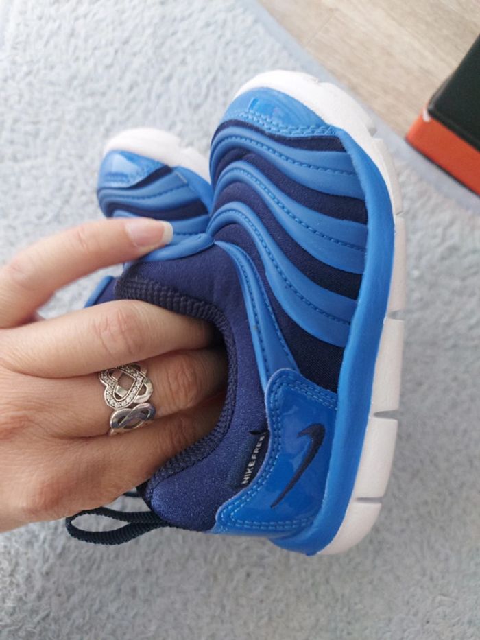 Baskets Nike taille 23,5 neuve - photo numéro 4