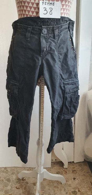 Pantacourt, noir,en coton ,longueur 66cm,en très très bon état, marque Le Temps  des Cerises =4€