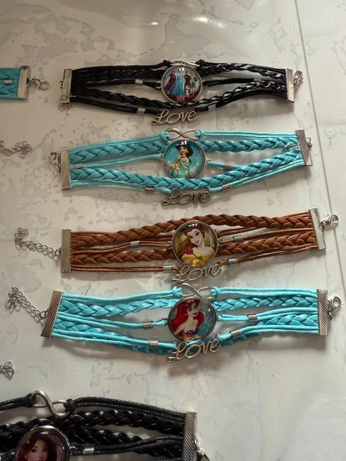 Lot de 9 bracelets Disney - photo numéro 2