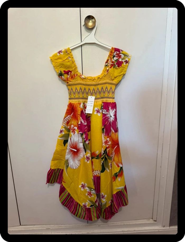 Robe jaune à fleurs