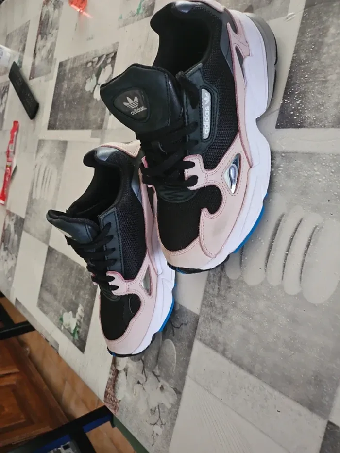 Adidas Falcon Core Noir et Light rose - photo numéro 2
