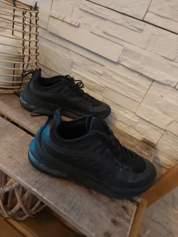 Basket noir Air max axis Nike P30 bon état