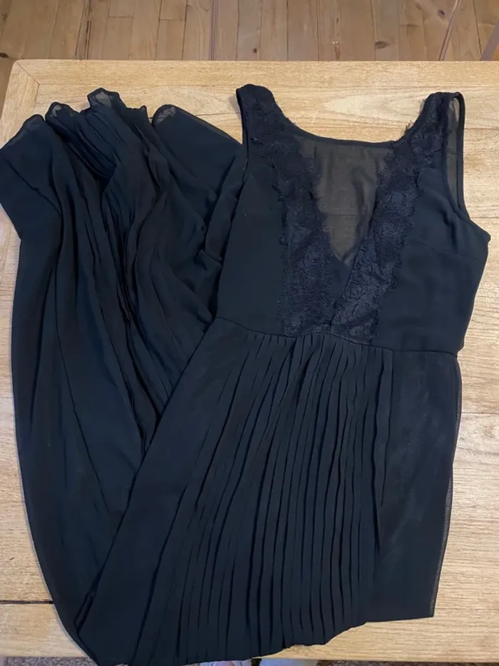 Robe longue plissée noire