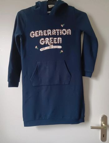 Robe pull gemo a capuche 10ans en bon etat