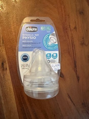 Biberon CHICCO neuf + 2 tétines compatible