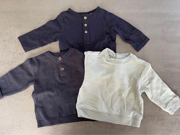 Lot de 2 pulls et 1 teeshirt à manches longues