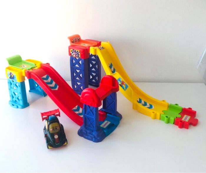 Toboggans Cascade de l’extrême avec véhicule interactif Tut Tut Bolides
