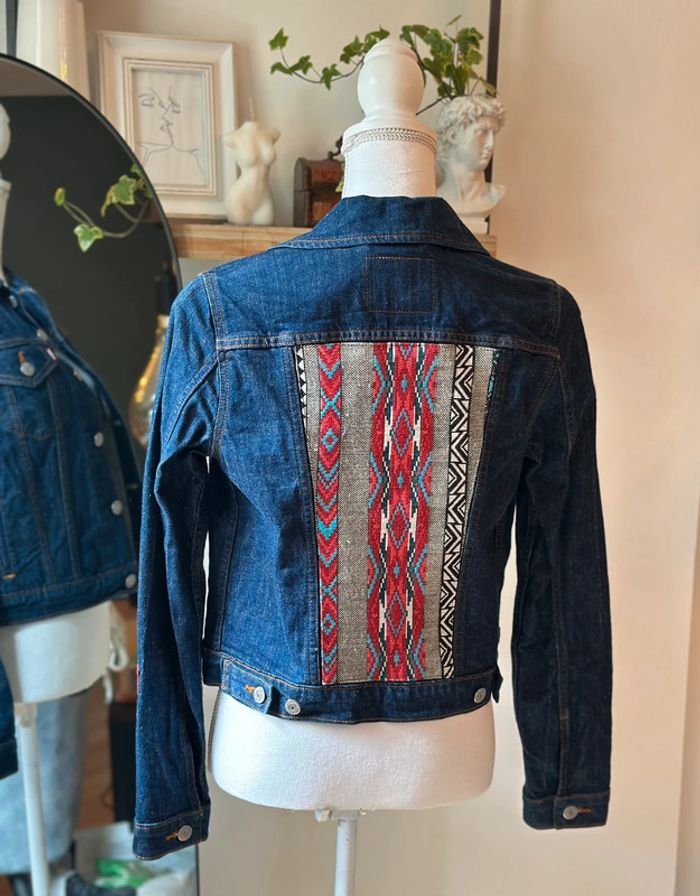 Veste en jean brodée dos et épaule Levi’s – Taille S - photo numéro 4