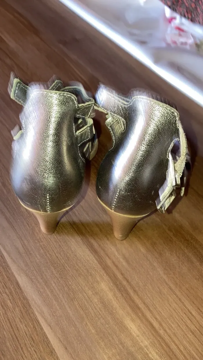 Chaussure à talon texto argenté 36 bon état - photo numéro 3