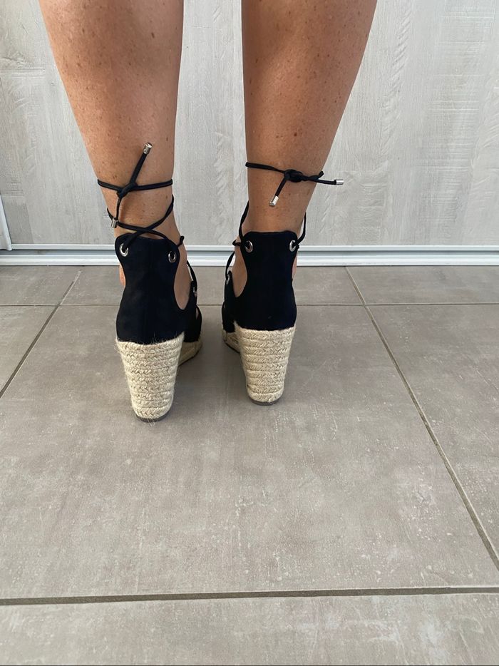 Chaussures compensées noires - photo numéro 4