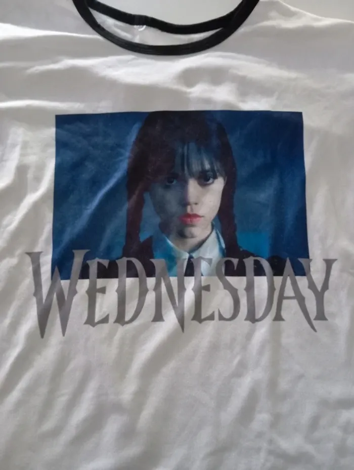 T-shirt mercredi taille 14 ans - photo numéro 2
