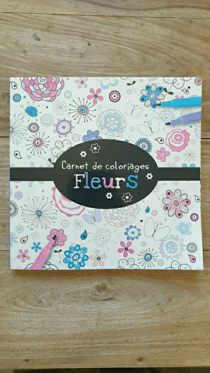 Loisirs créatifs livre de coloriage thème fleurs