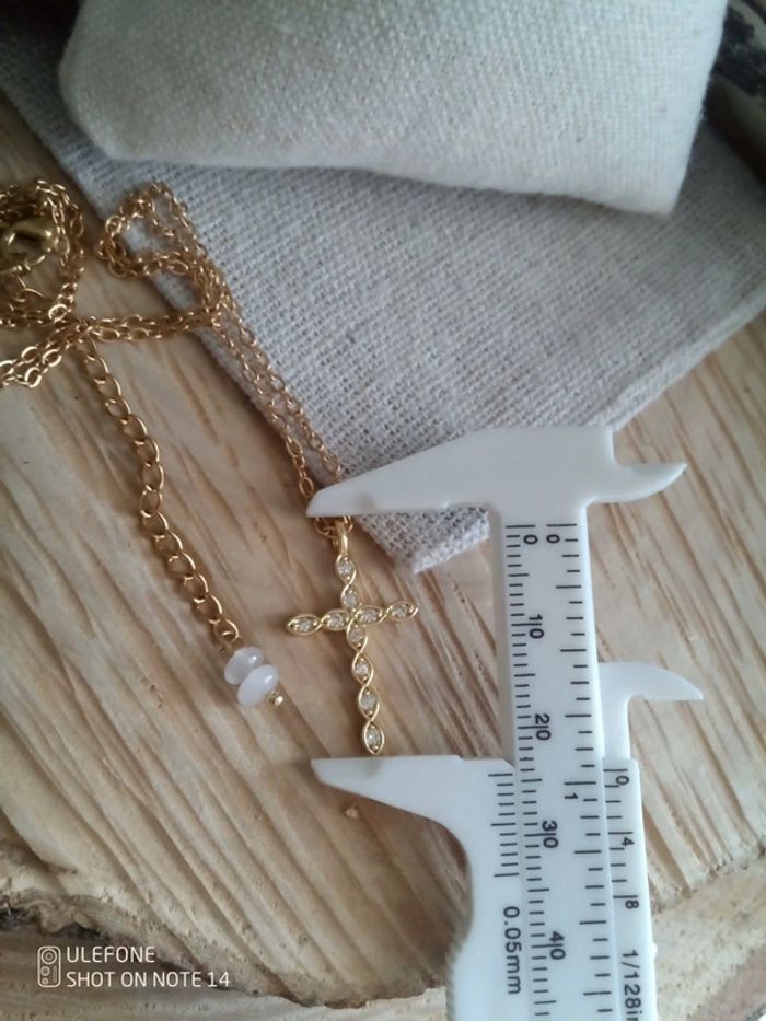Collier croix dorée avec zircons - photo numéro 2
