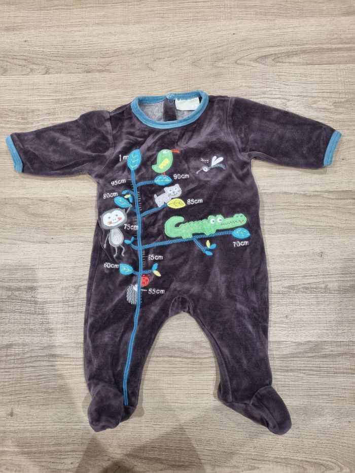 Pyjama taille 3 mois très bonne etat