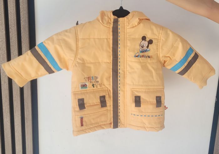 Veste d'hiver jaune de la marque disney