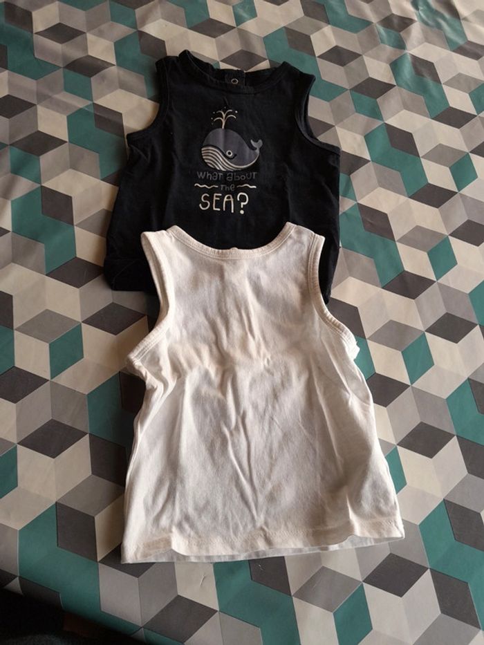 2 débardeurs neuf sans étiquette 9 mois Kiabi
