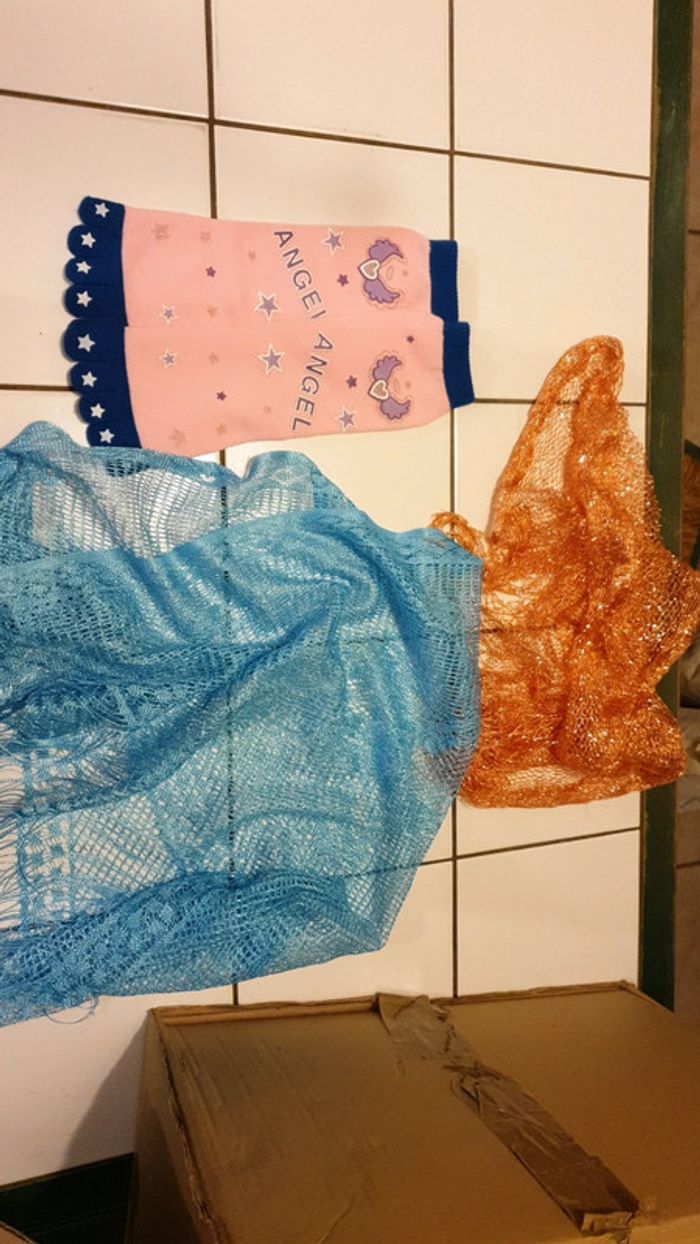 Chaussettes et foulard