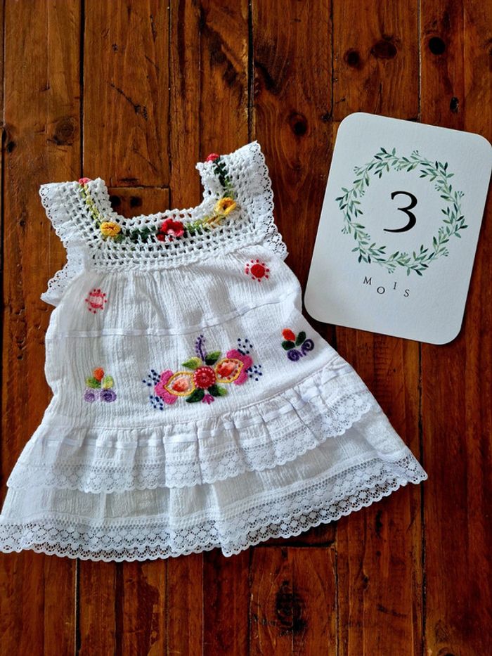 Robe crochet et broderie 3 mois