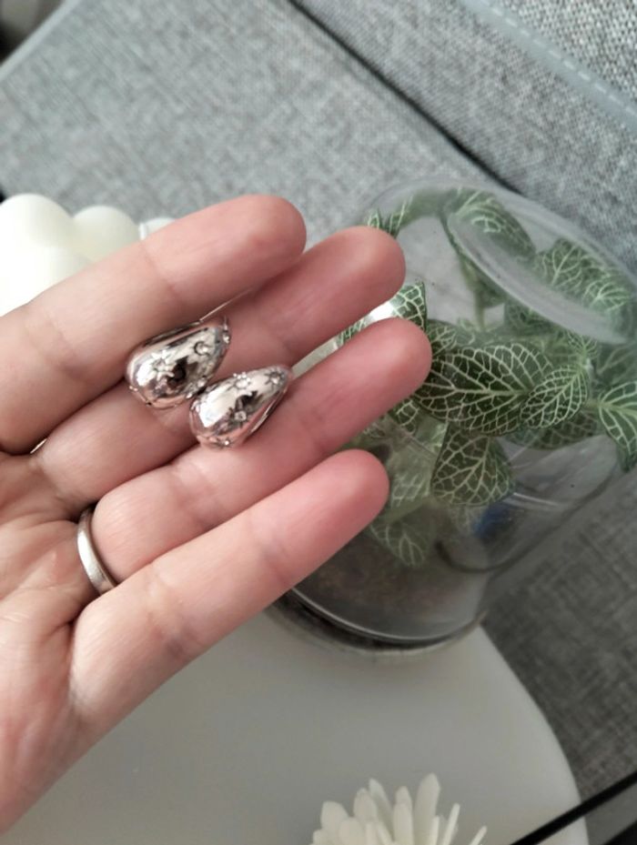 Petites créoles goutte fantaisie argentées étoiles en strass - photo numéro 5