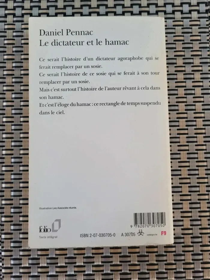 Livre  《  Le dictateur et  le  hamac  》  de Daniel  Pennac - photo numéro 3