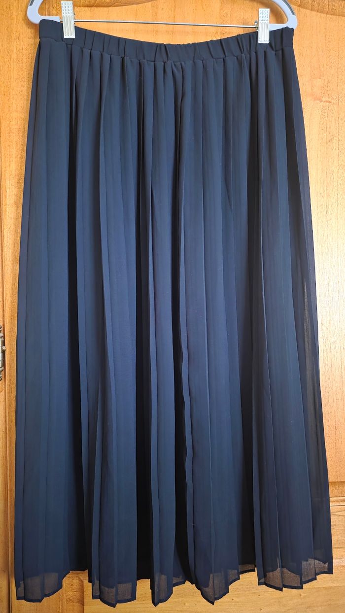 Jupe plissée marine taille 42 /44 - photo numéro 2