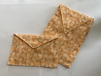 Étuis à savon, brosse à dent et dentifrice