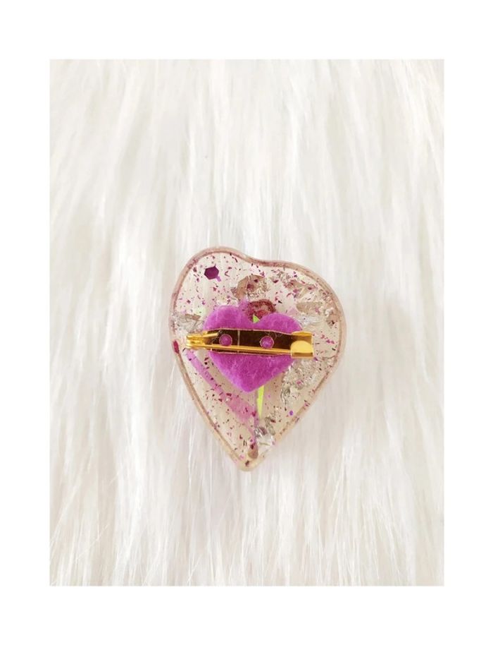 Broché en forme de coeur en résine époxy avec paillettes style coquette - photo numéro 2