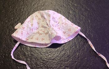 Bob à fleurs pour bébé C&A 42-43 3-6mois