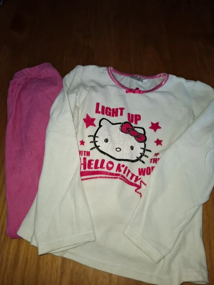 Pyjama en velours 8 ans Hello Kitty
