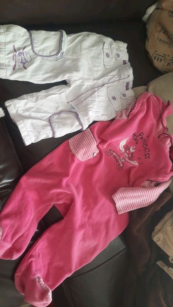 Lot pyjamas et pantalon blanc 1 ans